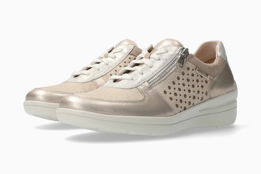 Carole Dore-sneakers